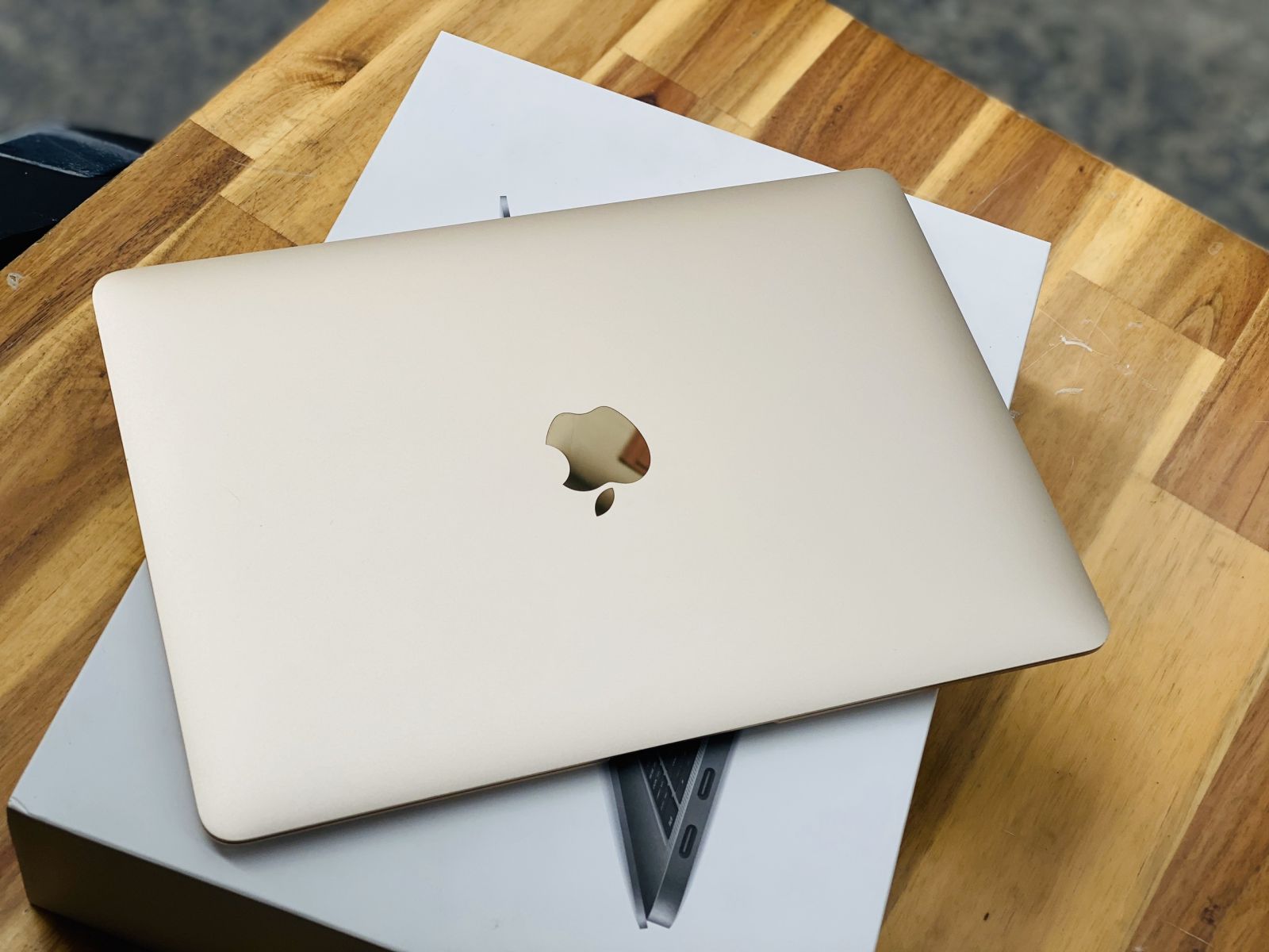 Macbook Pro 12inch 2016, Core M3 8G SSD256 Retina Màu Gold Đẹp Keng zin 100% Giá rẻ5