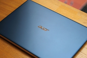 Laptop Acer Swift 5 SF514-52T, i7 8550U 8G 256G Full HD TOUCH Đèn Phím Finger Zin 100% Giá rẻ